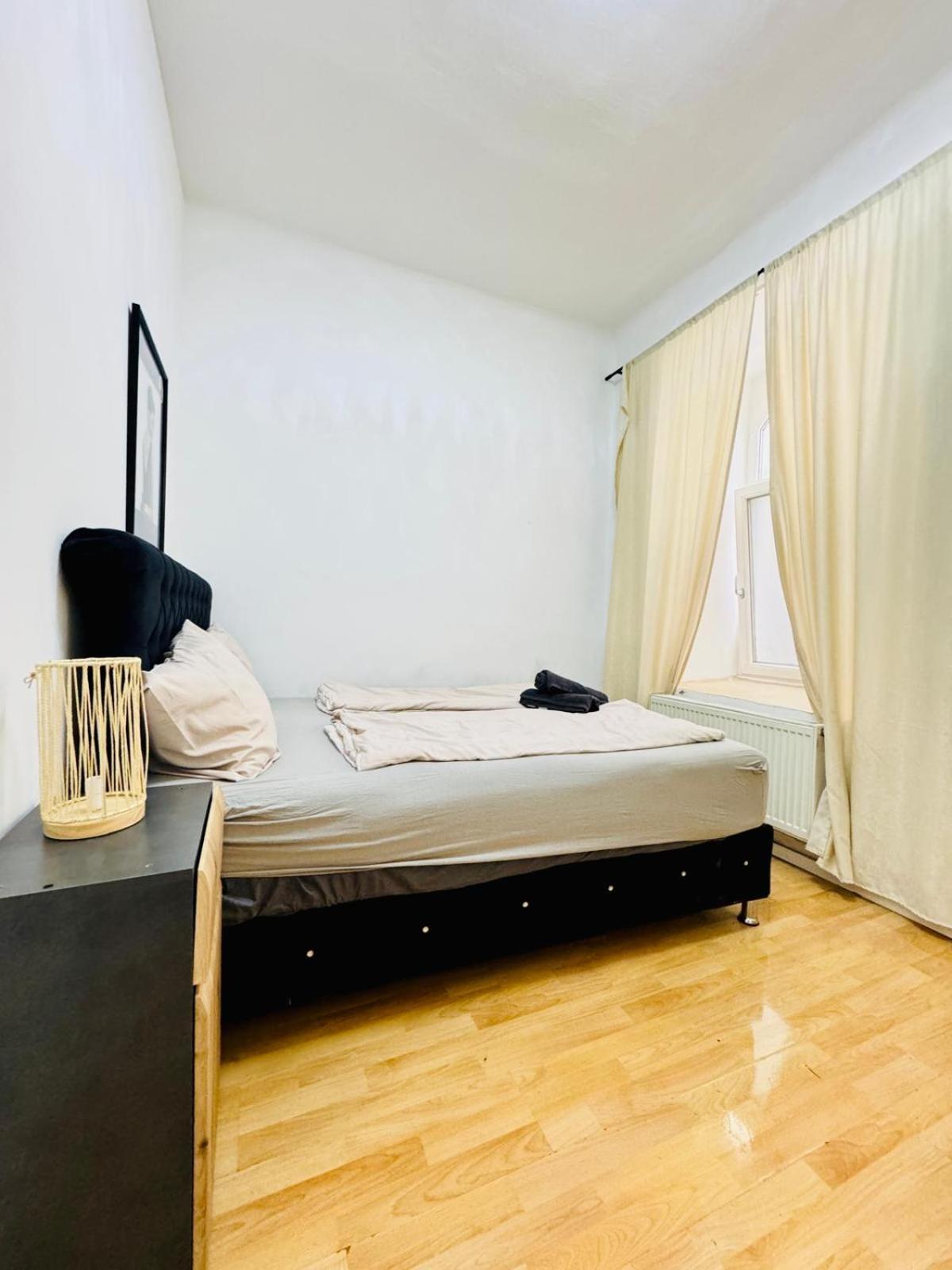 Comfy Rooms In A Shared Apt, 8Min To Rathausplatz Bécs Kültér fotó