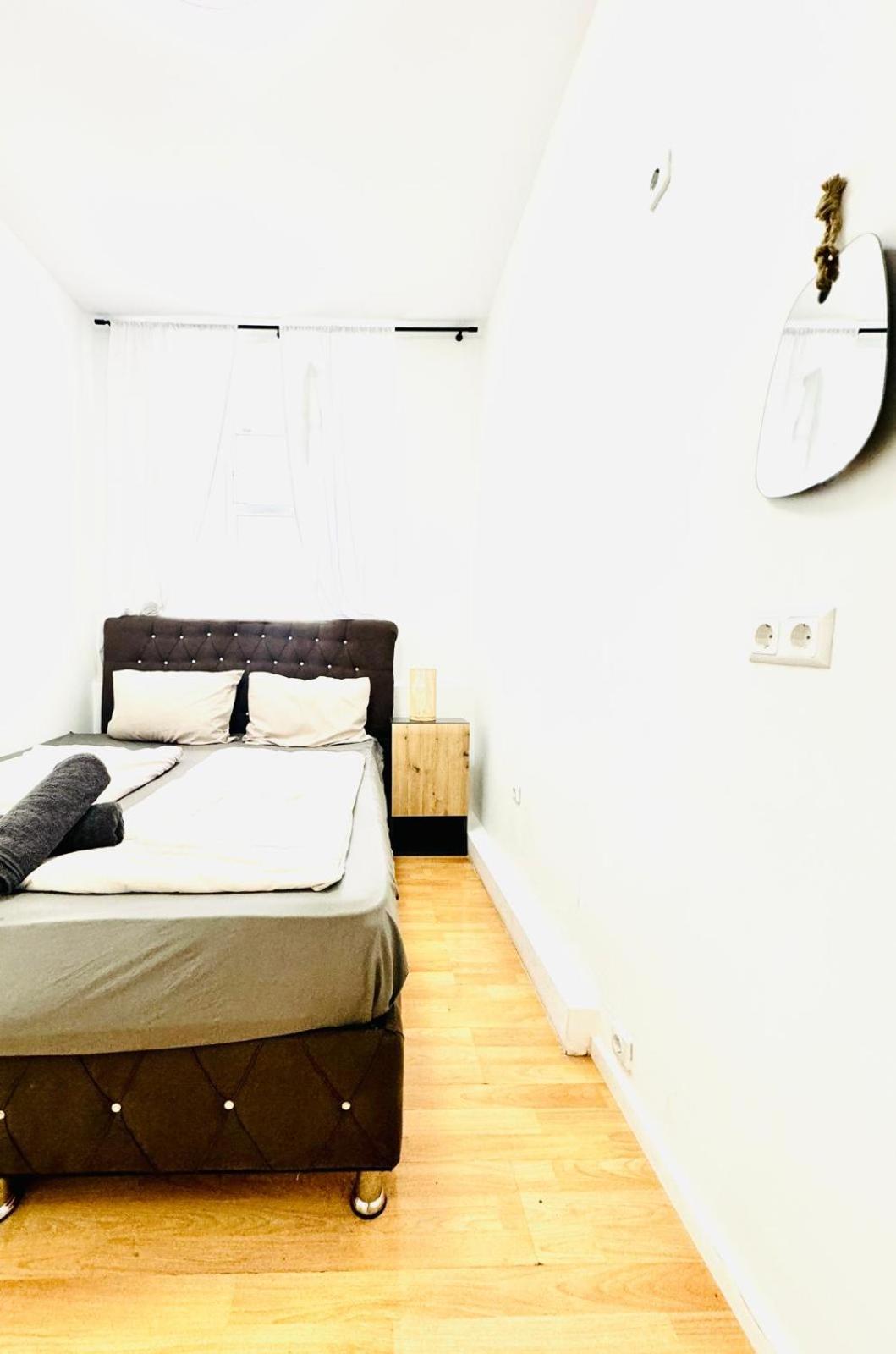 Comfy Rooms In A Shared Apt, 8Min To Rathausplatz Bécs Kültér fotó