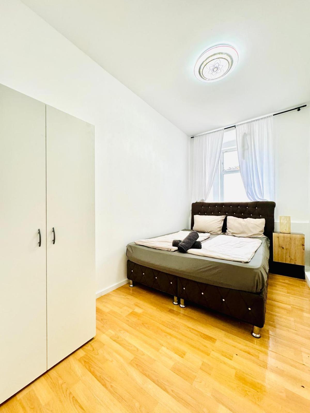 Comfy Rooms In A Shared Apt, 8Min To Rathausplatz Bécs Kültér fotó