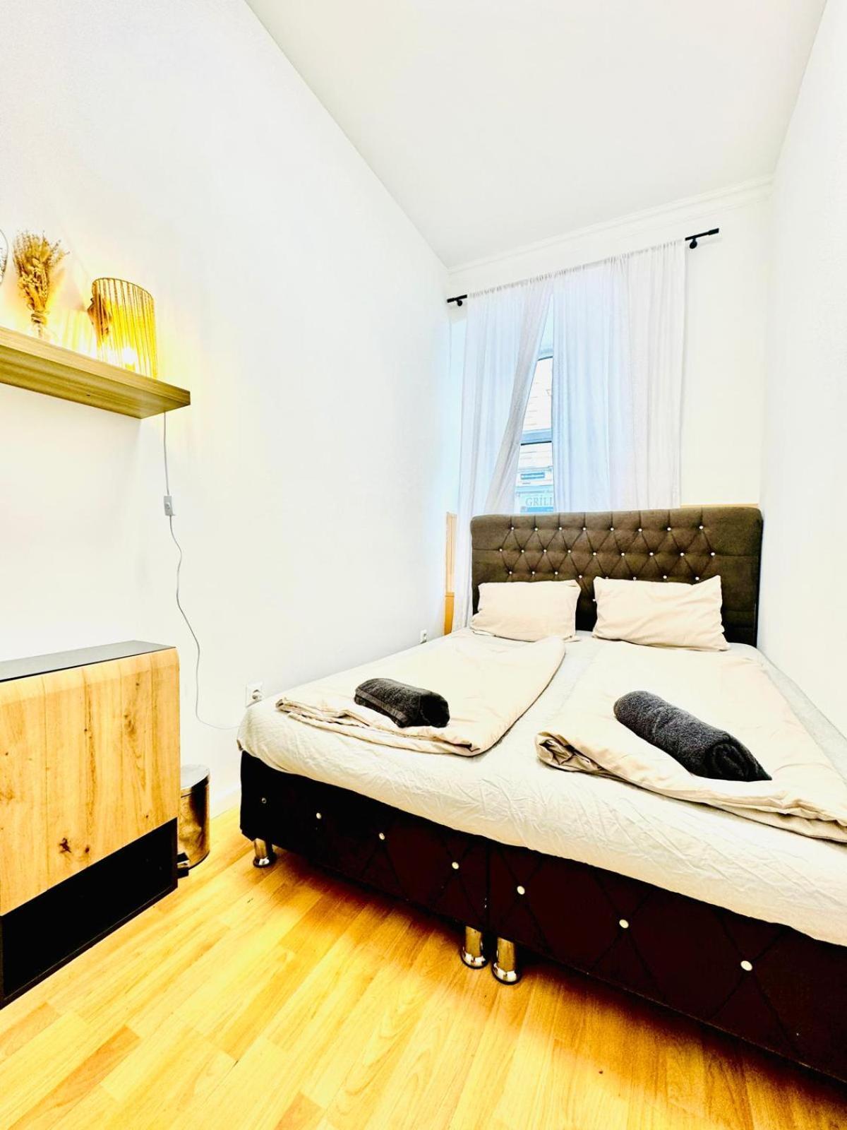 Comfy Rooms In A Shared Apt, 8Min To Rathausplatz Bécs Kültér fotó